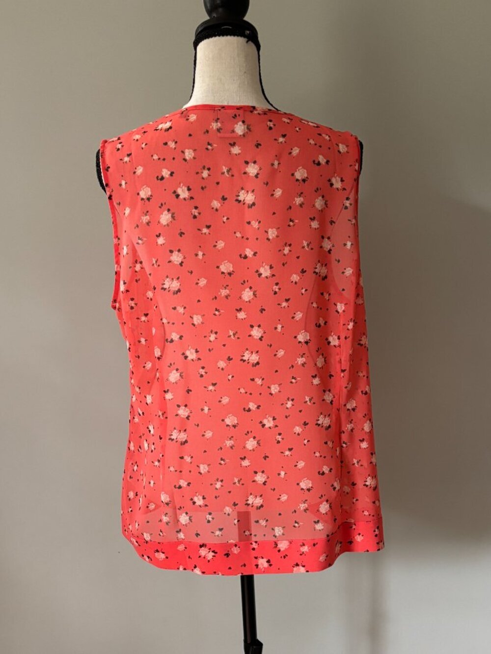CAbi Coral Floral Pintuck Blouse Large Like New - Picture 3 of 6